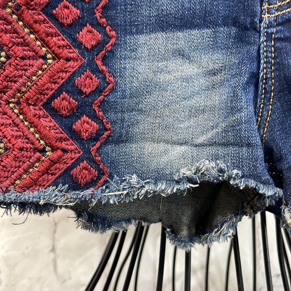 Express Denim Shorts Dark Wash Embroidered Bohemian Cutoff Low-Rise Whiskered - Picture 8 of 11